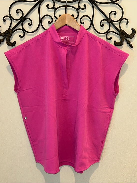 Figs Tops - FIGS TECHNICAL COLLECTION "RAFAELA" OVERSIZED SCRUB TOP SIZE MEDIUM